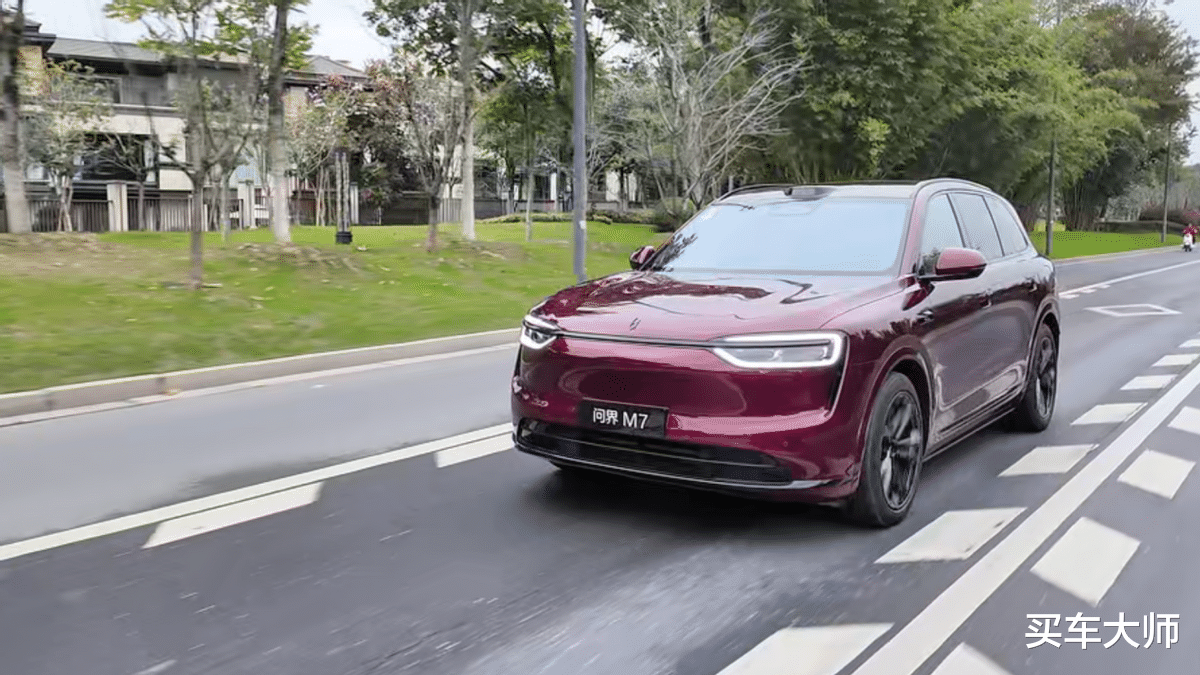 全新问界M7试驾:华为智驾秒变老司机,1625km续航无焦虑