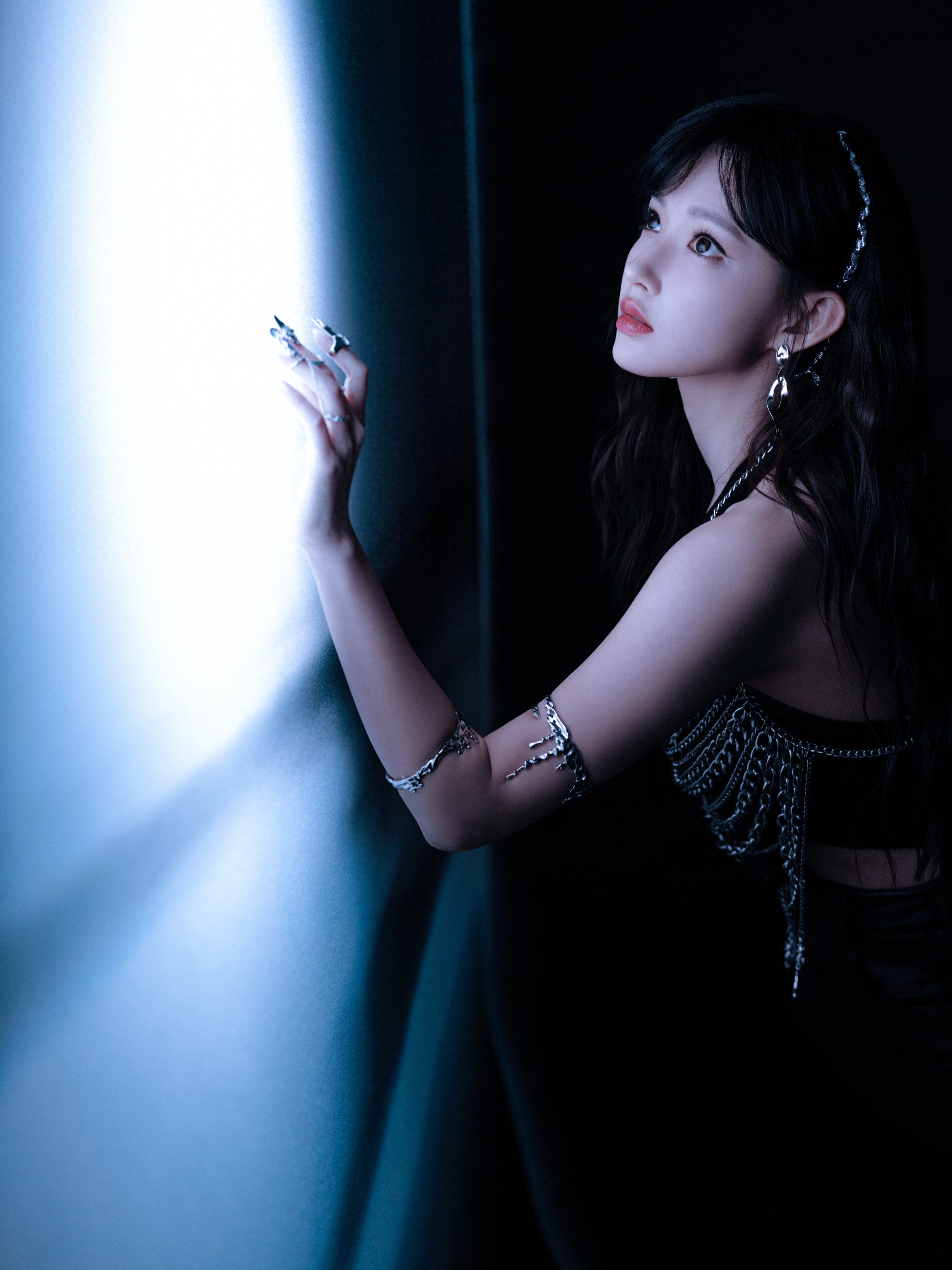 程潇灯光下的潇洒小姐,活力热辣登场