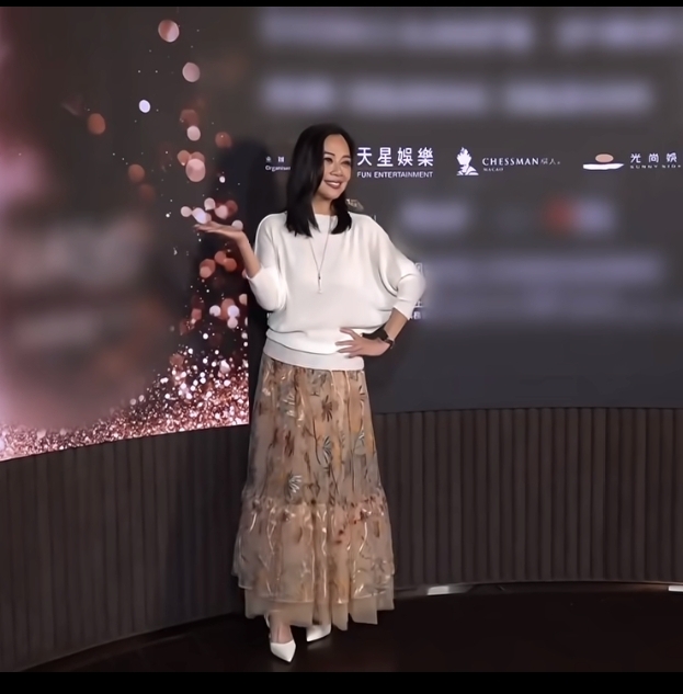 陈松伶魔鬼训练减重27斤，暴瘦后皮松脸黑，小8岁老公监督减肥