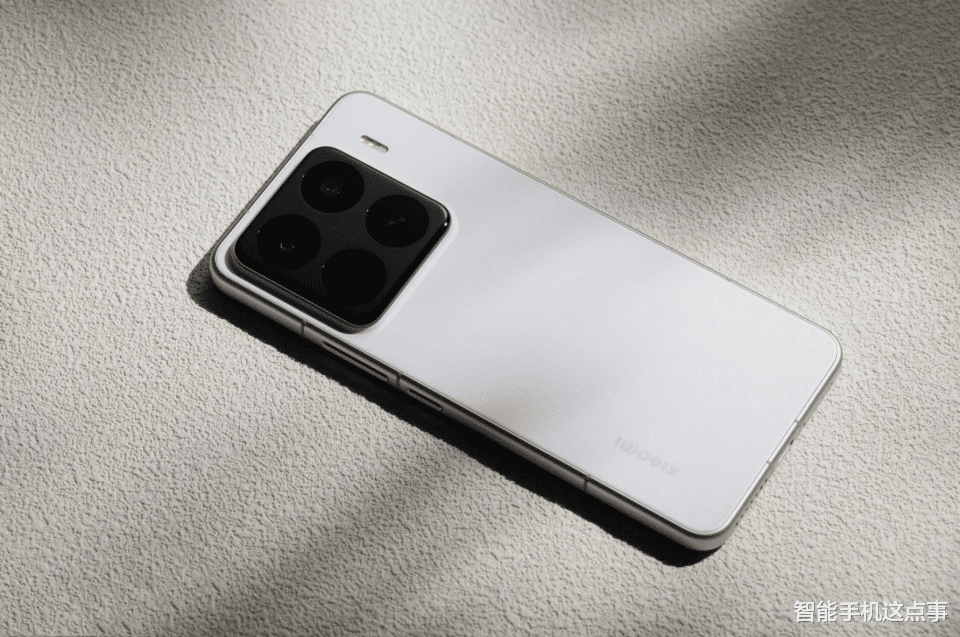 小屏旗舰销量战报:346万对决82万,小米15完胜同级对手!