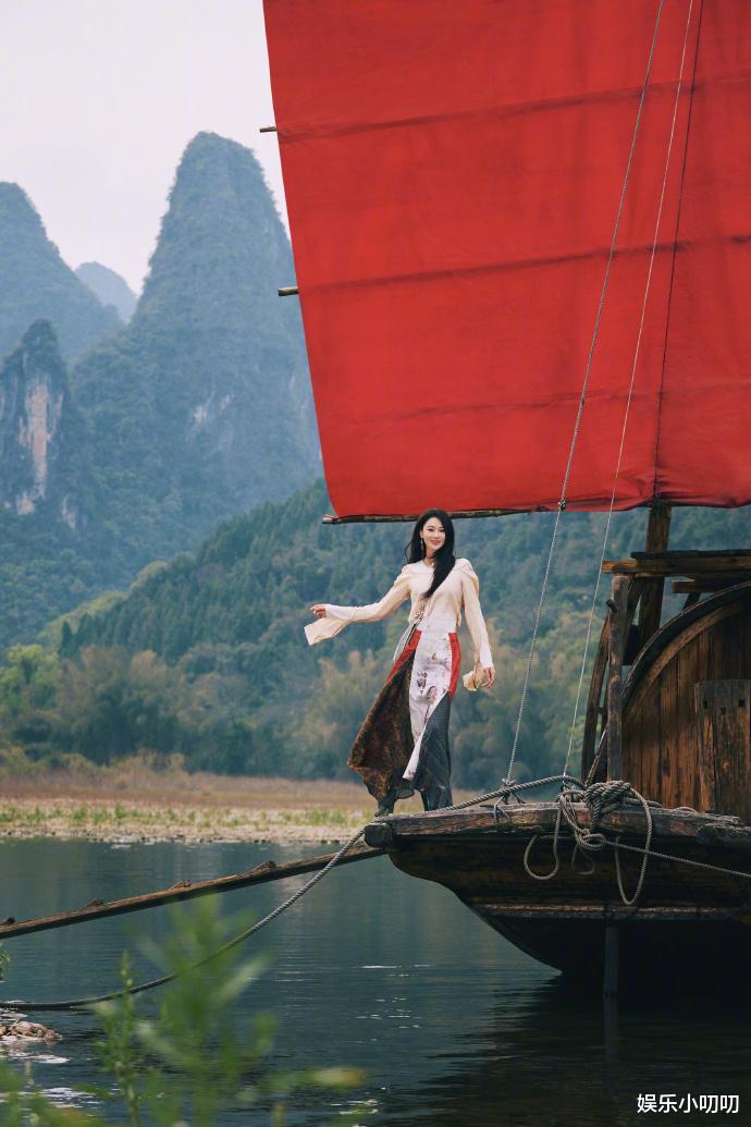 如诗如画！张馨予广西阳朔游客照，侠骨风范美到惊艳！