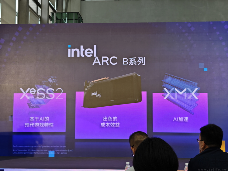 進軍AI專業卡市場，英特爾靠的不只是“性價比”