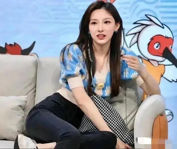 优秀主持人马凡舒，“仙女”一样最美照片，你喜欢哪一张？