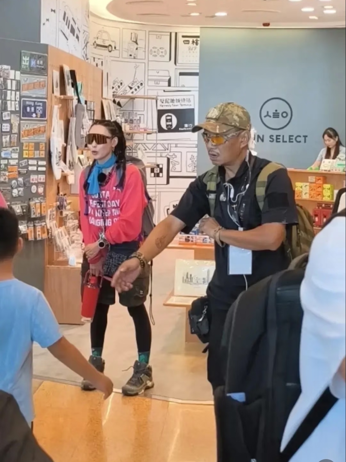 张柏芝真有颜任性!录节目一身穿搭全靠脸撑着,庆奶看着好年轻呀