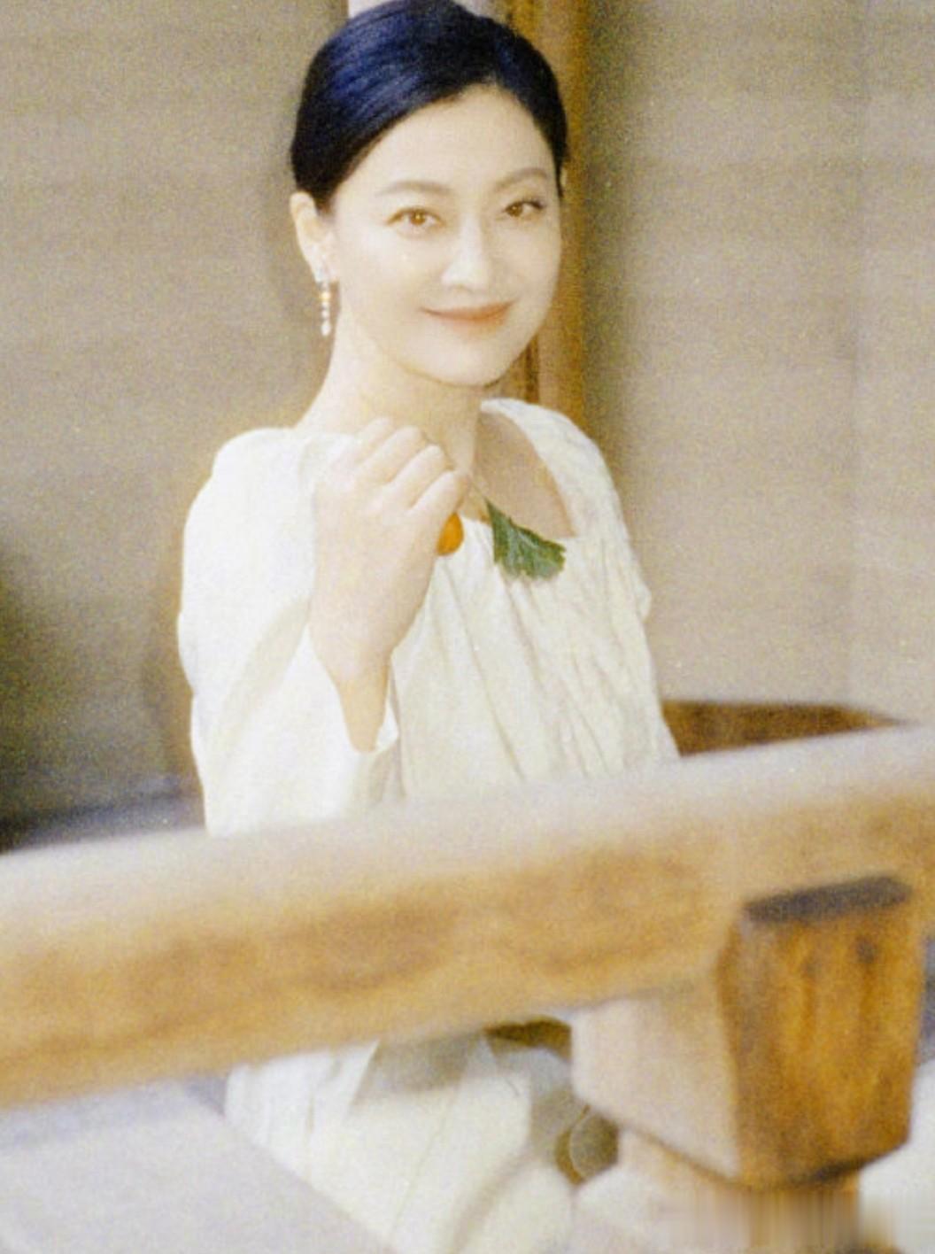 梅婷晒家人,老公曾剑“花手臂”抢镜,10岁儿子光膀子有点叛逆