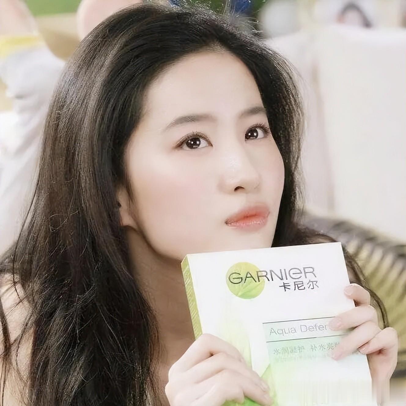 刘亦菲清新大方