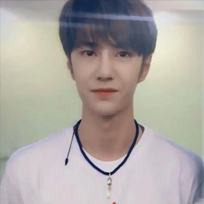 肖战也没想到,28岁王一博闷声干大事,让恩人汪涵和内娱刮目相看