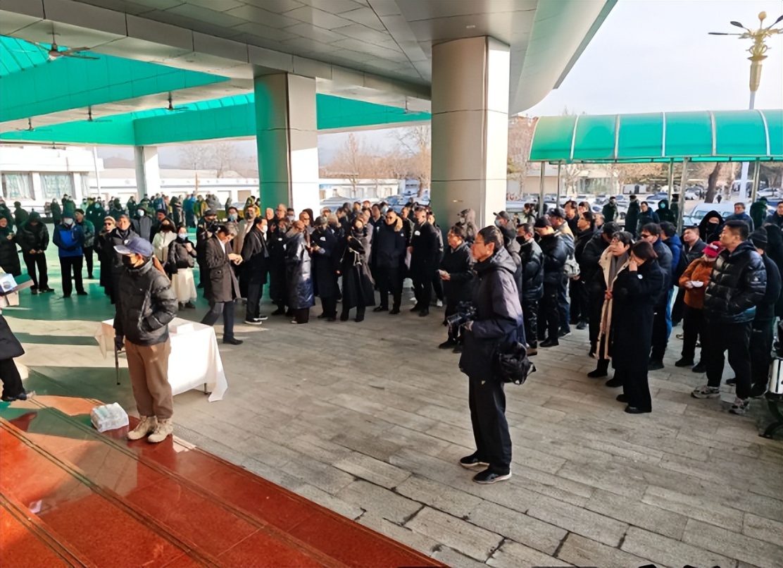 何晴生前住院照曝光！脸色憔悴瘦到脱相，前夫哥许亚军仍未表态