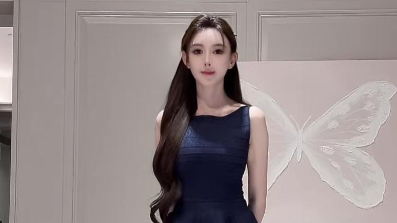 叶珂产后直播露全身，33岁细腰长腿像20岁少女，嘴上的干皮显真实