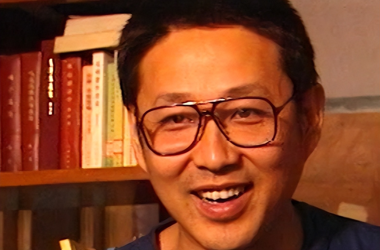 冯小刚没说错!不沾烟酒不混饭局的陈道明,如今70岁竟变成了这样