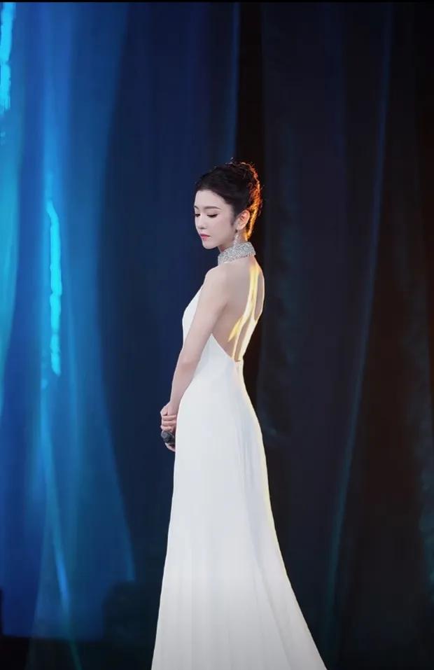 李云霄七夕晚会造型大赏，多套华服展别样风采