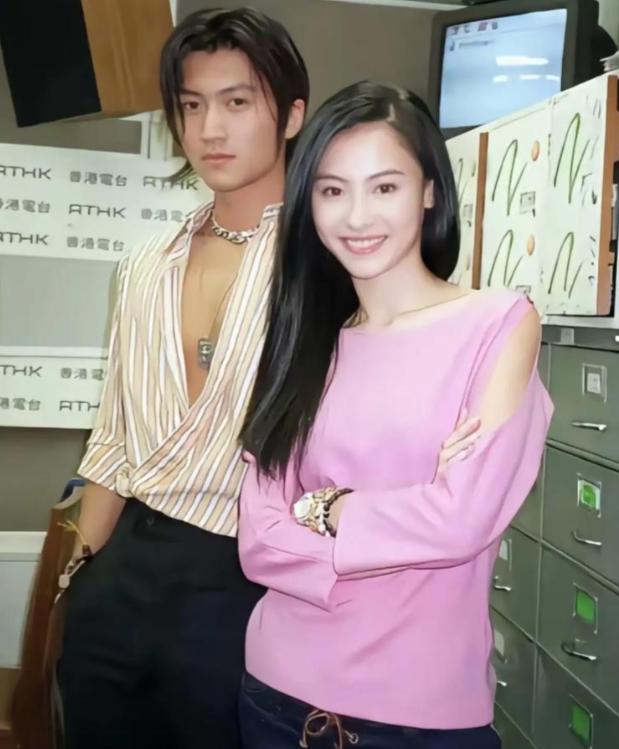 王菲也没想到，谢霆锋会因《镖人》吴京的一个举动，落得口碑暴跌