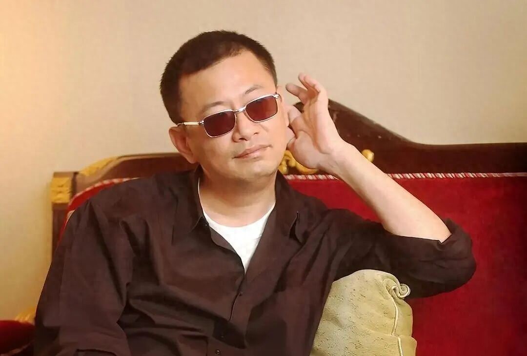 王家卫“录音门”塌房，9年前王传君的那句话，终于应验了