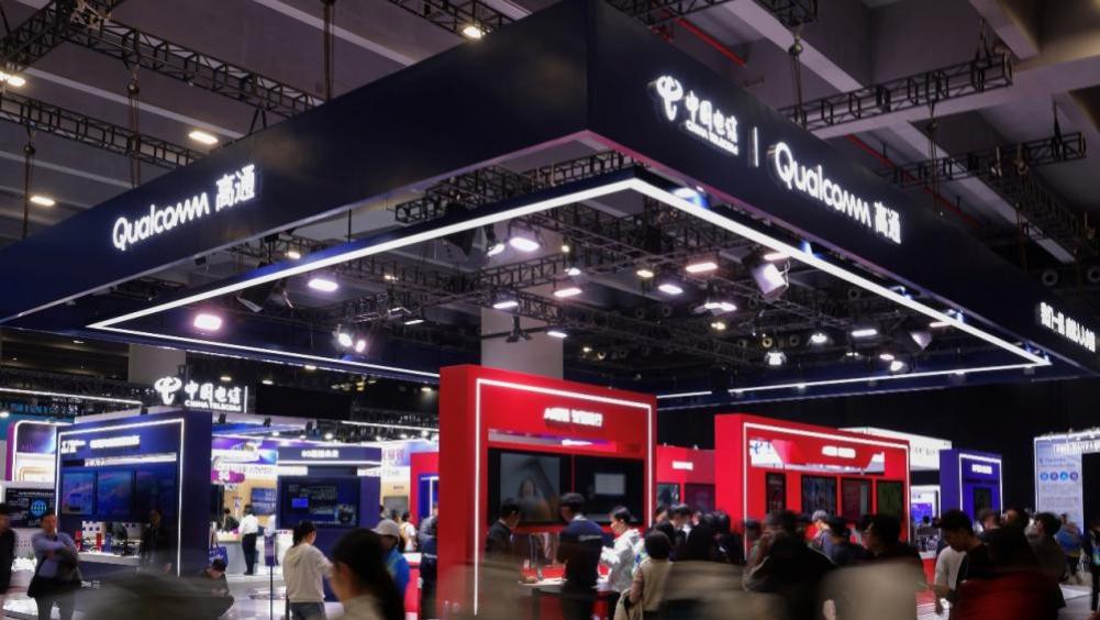 2025數(shù)智科技生態(tài)大會：高通“AI+連接”成果全景呈現(xiàn)