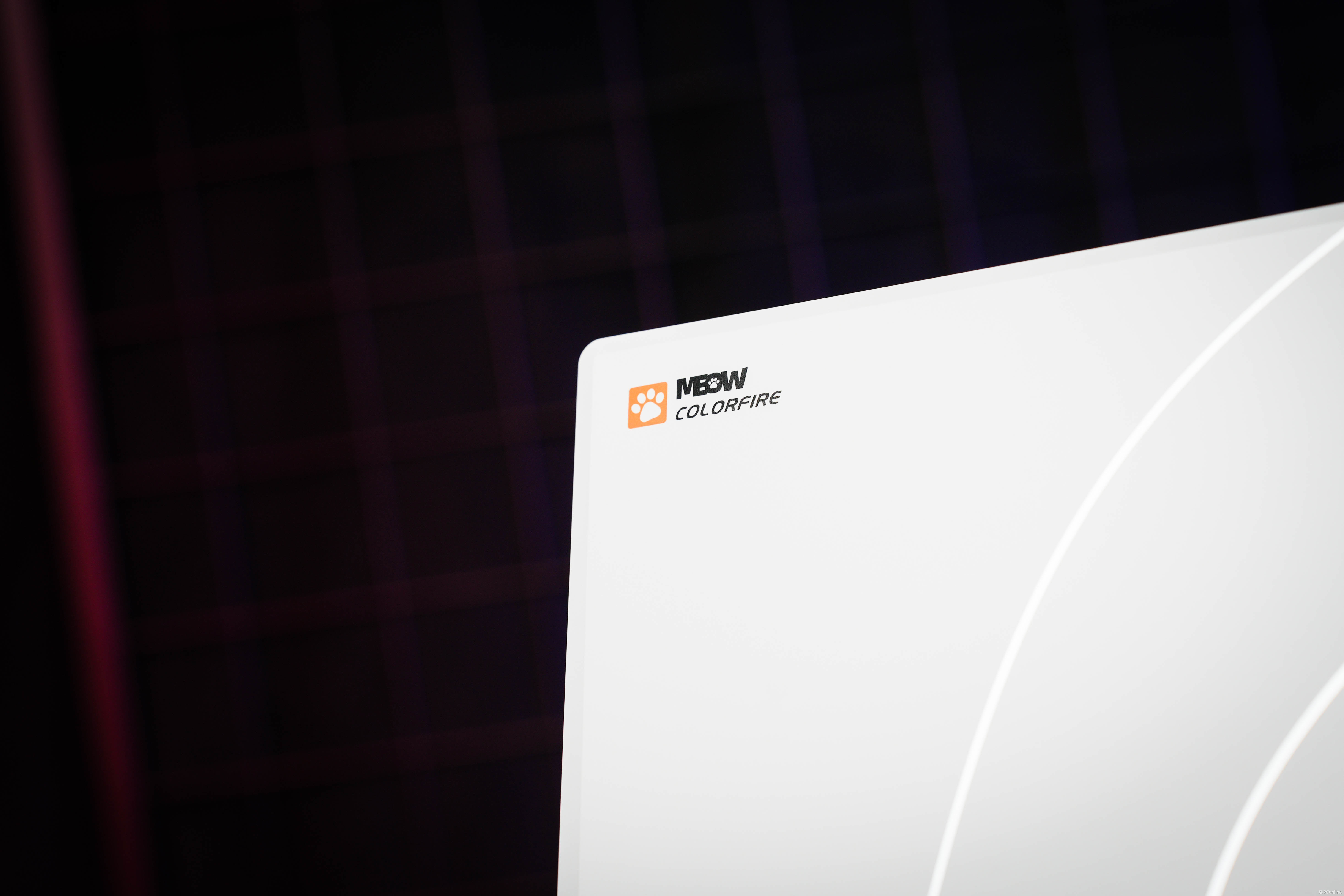 白機身+RTX 5060+12核，七彩虹橘寶MEOW R16 Pro圖賞