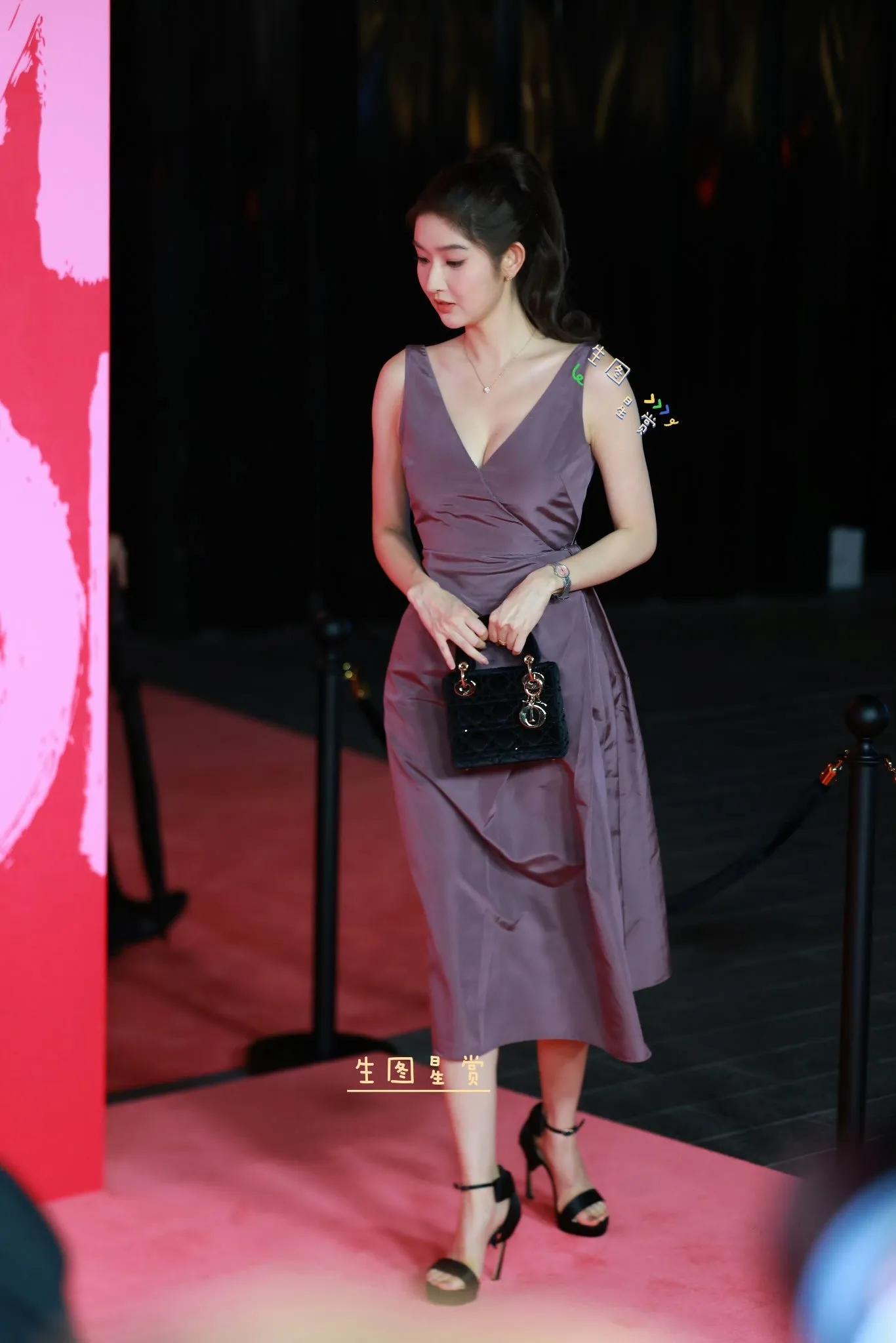 王玉雯迪奥小姐展美图