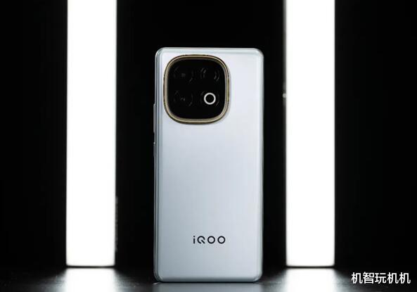 仅1869元!天玑9400+配8000大电池新机,刚发布就问鼎第一!