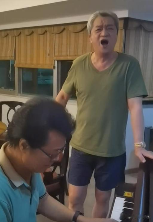 演“二郎神”出名，实际是特警教练，娶田径冠军，77岁仍精神矍铄