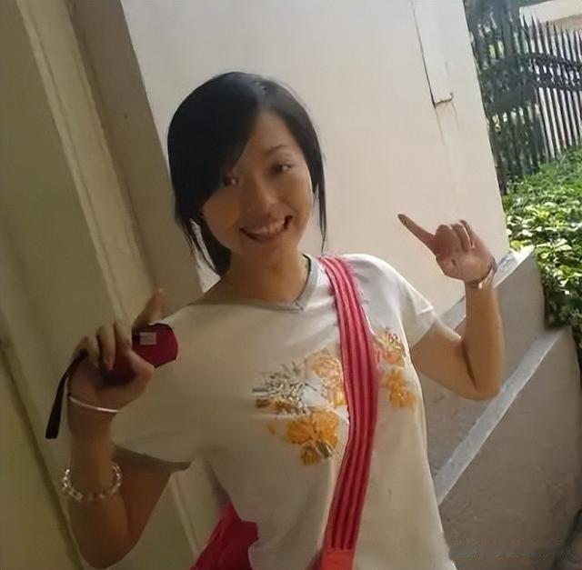 离婚7年，张靓颖再次让世界“刮目相看”，独得6亿的冯轲后悔了吗