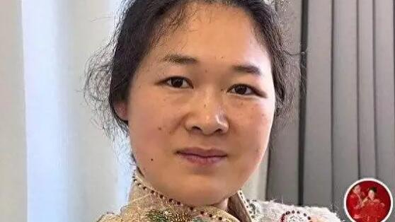 “风扇坏了”小玉直播带货：1天播2场，网友“光围观，不下单”。