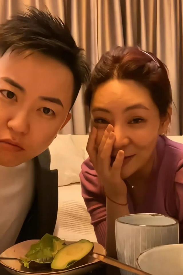 以为是女强人没想到喜欢女的!叶海洋女友官宣,大量照片做证据