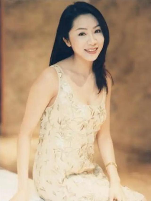 女星苦熬7年逼走原配，上位仅29个月惨死豪宅，脖子以下全是瘤！