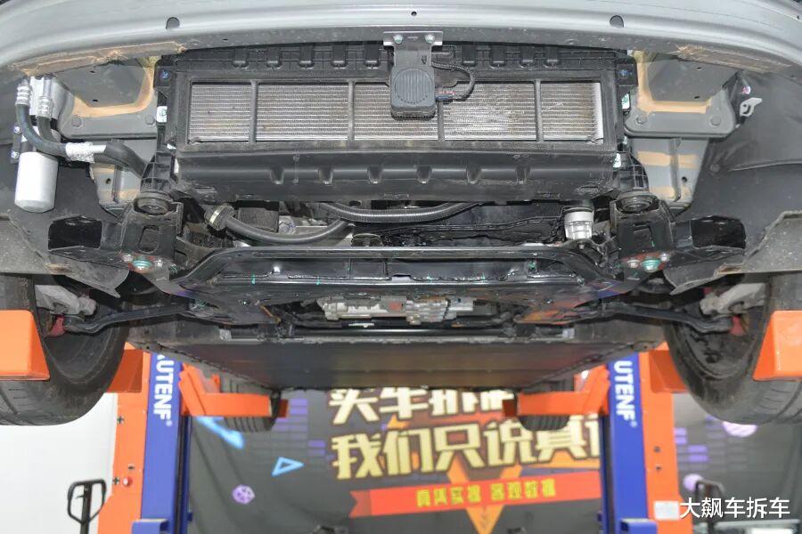 方程豹钛3拆车：这种悬架真少见，没想到在比亚迪车上看见！