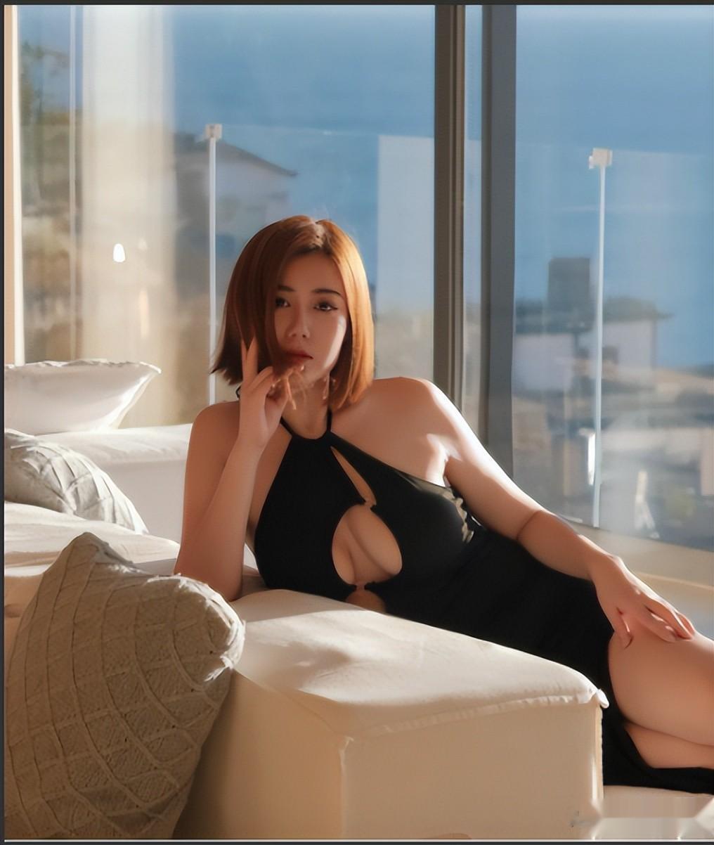 香港知名女星生日大解放，中门大开，大秀火辣身材，公开要招桃花