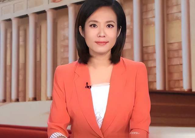 央视美女主持，93阅兵解说员，颜值才华气质并存，今47岁仍单身未婚