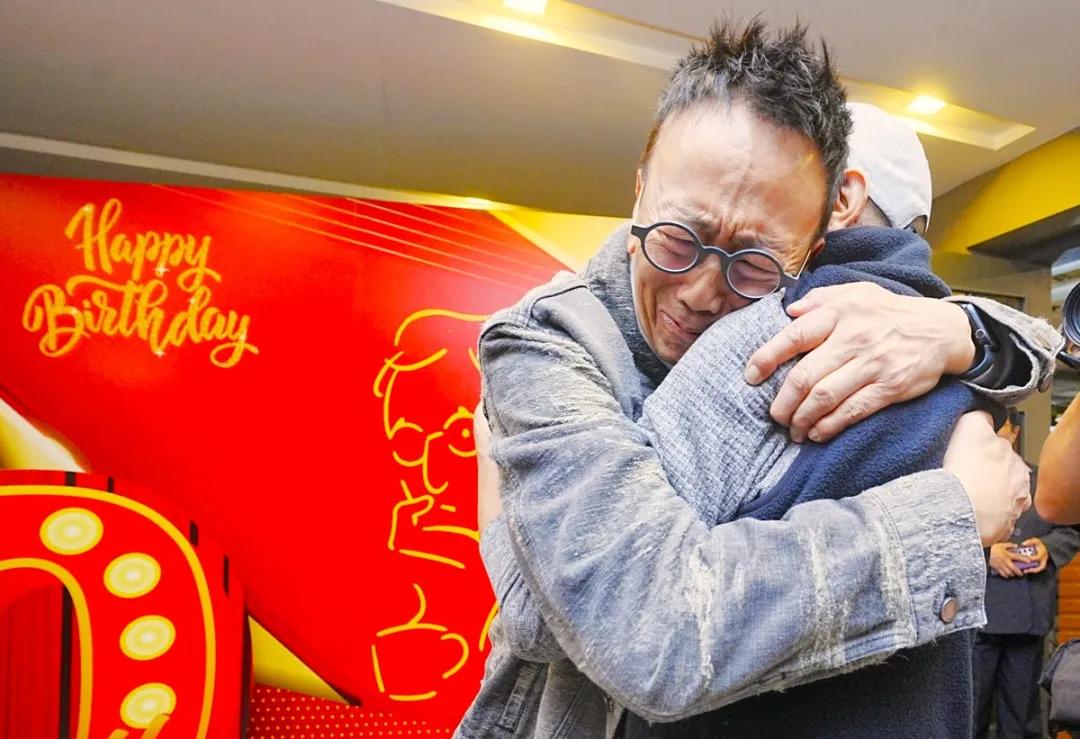 知名港星70大寿生日开盛大派对庆祝，即将升级做外公笑逐颜开