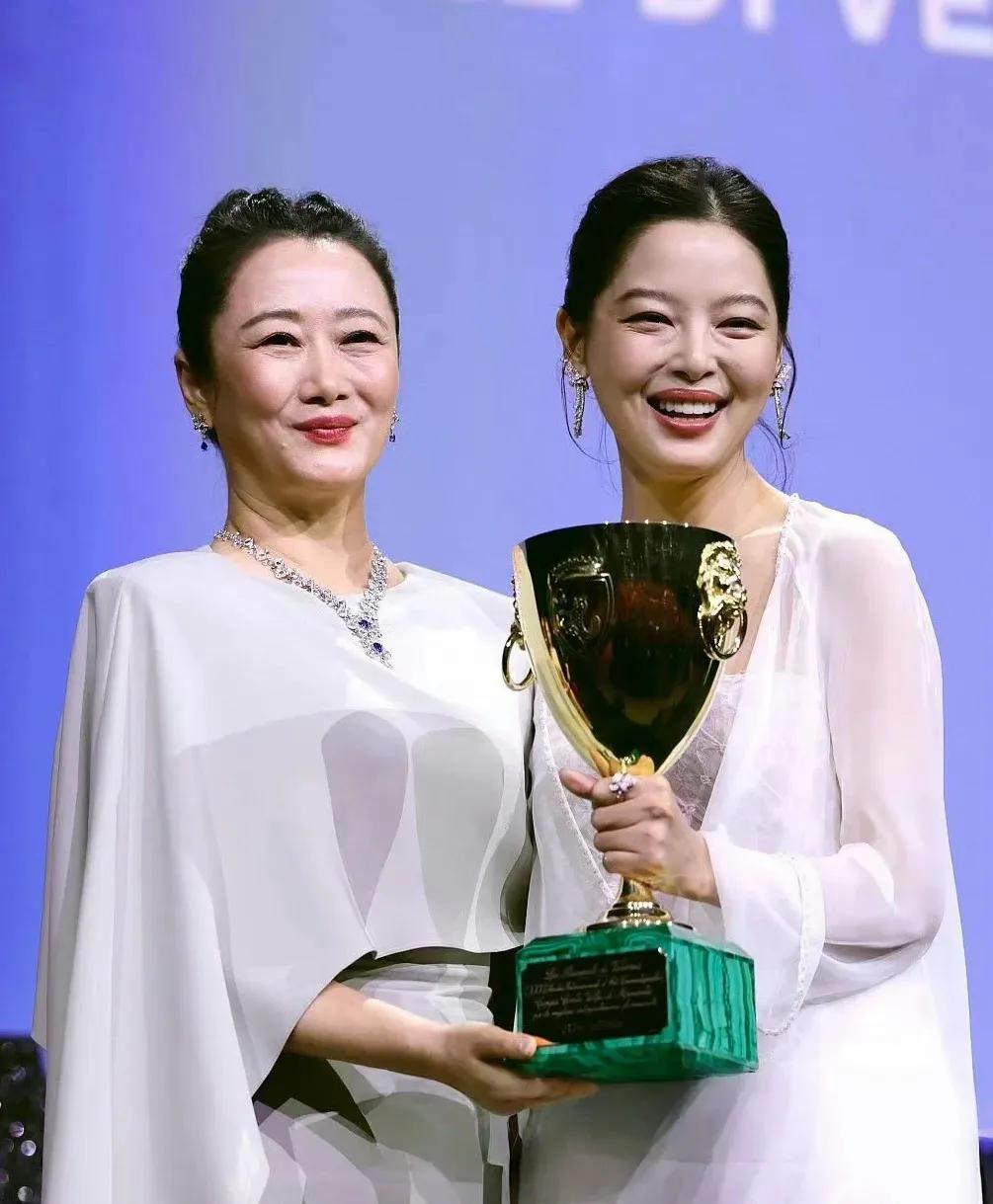 硬气反击6天后，回老家鹤岗撸串的辛芷蕾，没给郝蕾留一点体面