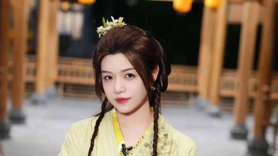 离婚也体面！陈妍希送儿子回台北过年，一路手拉手满脸不舍