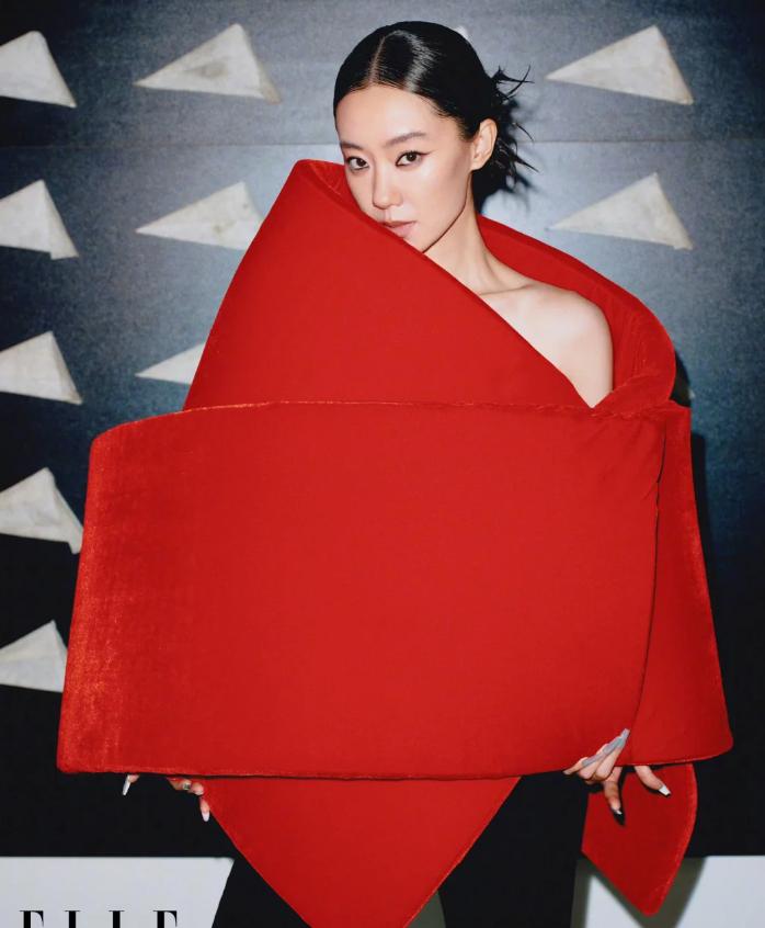 温婉大气骨相抗打 张小斐算不算顶级美人？看她的出圈神图就懂了