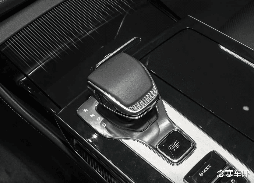 放弃入门版红旗H9!加几万上2.0T中配,后排体验升级,7.8秒加速