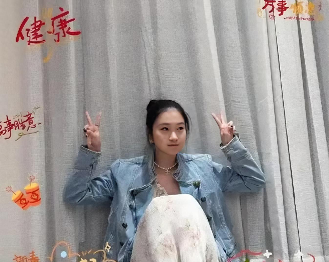 马伊琍16岁女儿近照曝光！胖出双下巴反被夸美，长相似文章引热议