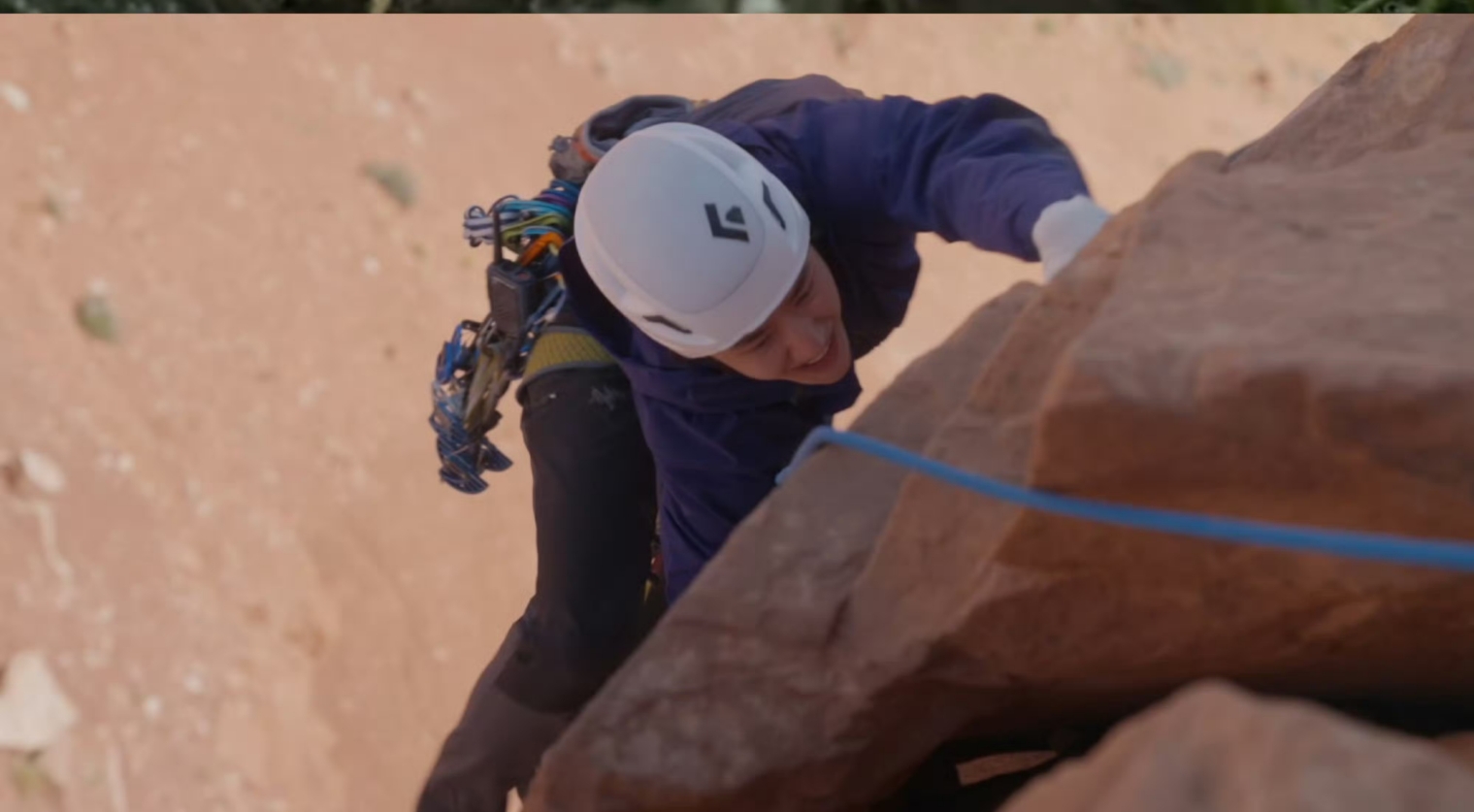 王一博在30米高空因强风失衡坠落