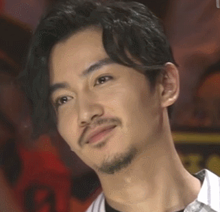 陈妍希周柯宇杂志大片,拍得好像情侣爱照,男方眼神呆滞也没光了