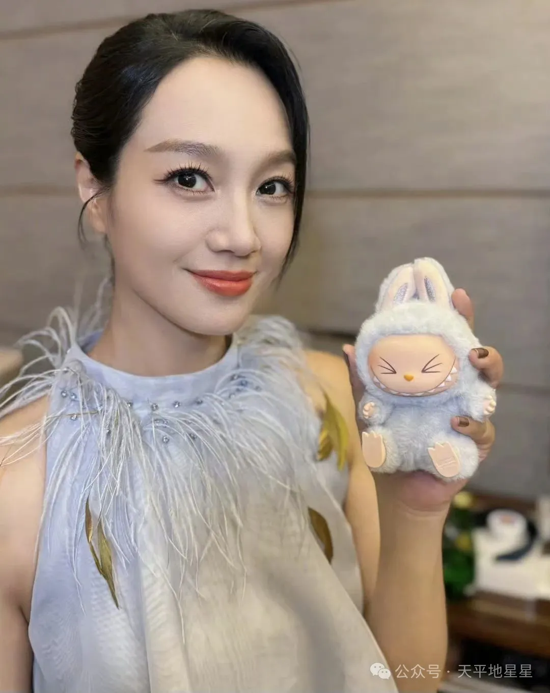 朱丹重男轻女惹争议，鸡腿只给弟弟吃惹怒网友，网友：对女儿好点吧