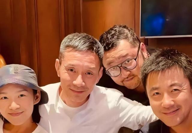 57岁的江珊做梦也想不到,她那平平无奇的老公,55岁还能火一把