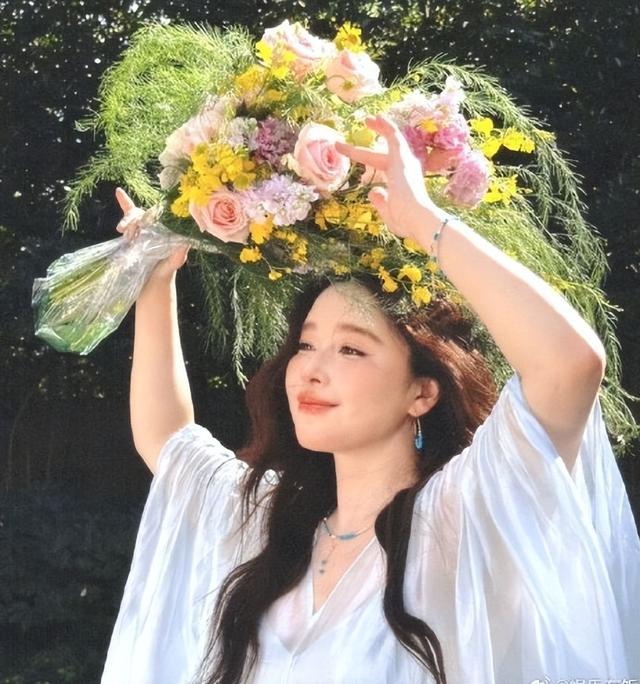 演员阚清子官宣怀孕,大肚写真曝光,比孕前胖一圈仍然很美