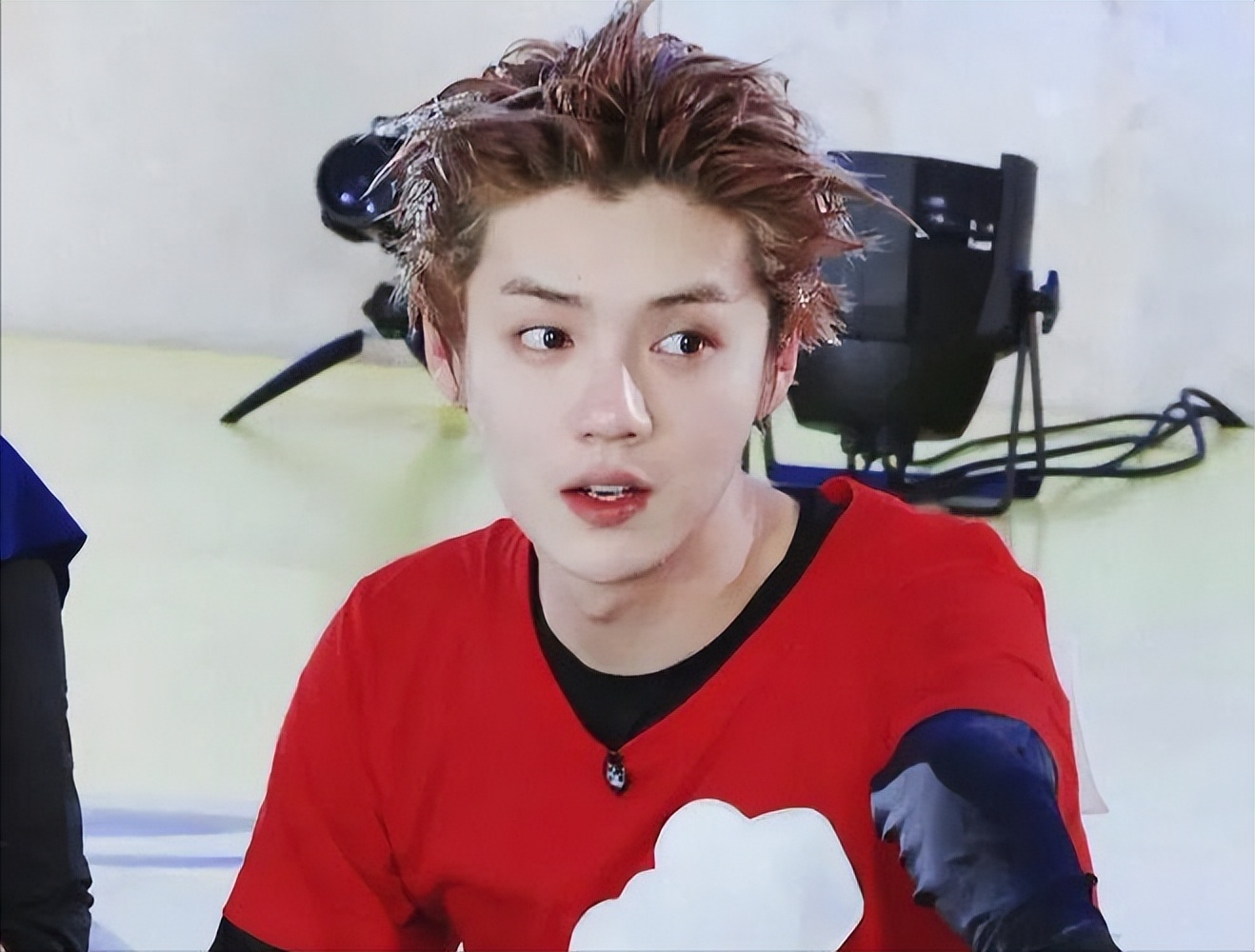 关晓彤、鹿晗,在等一个正式官宣分手