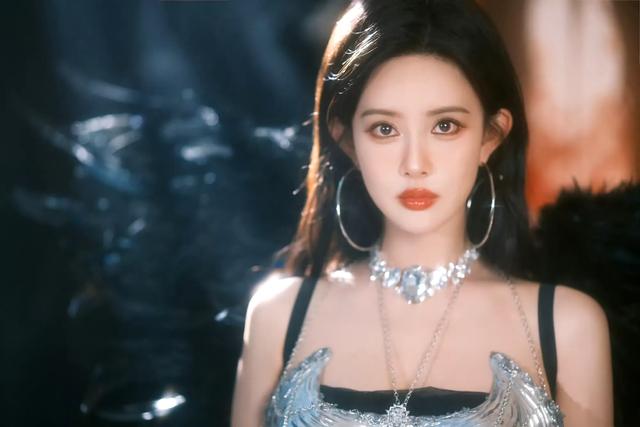 孟子义黑天使，是带着星光翅膀的女神