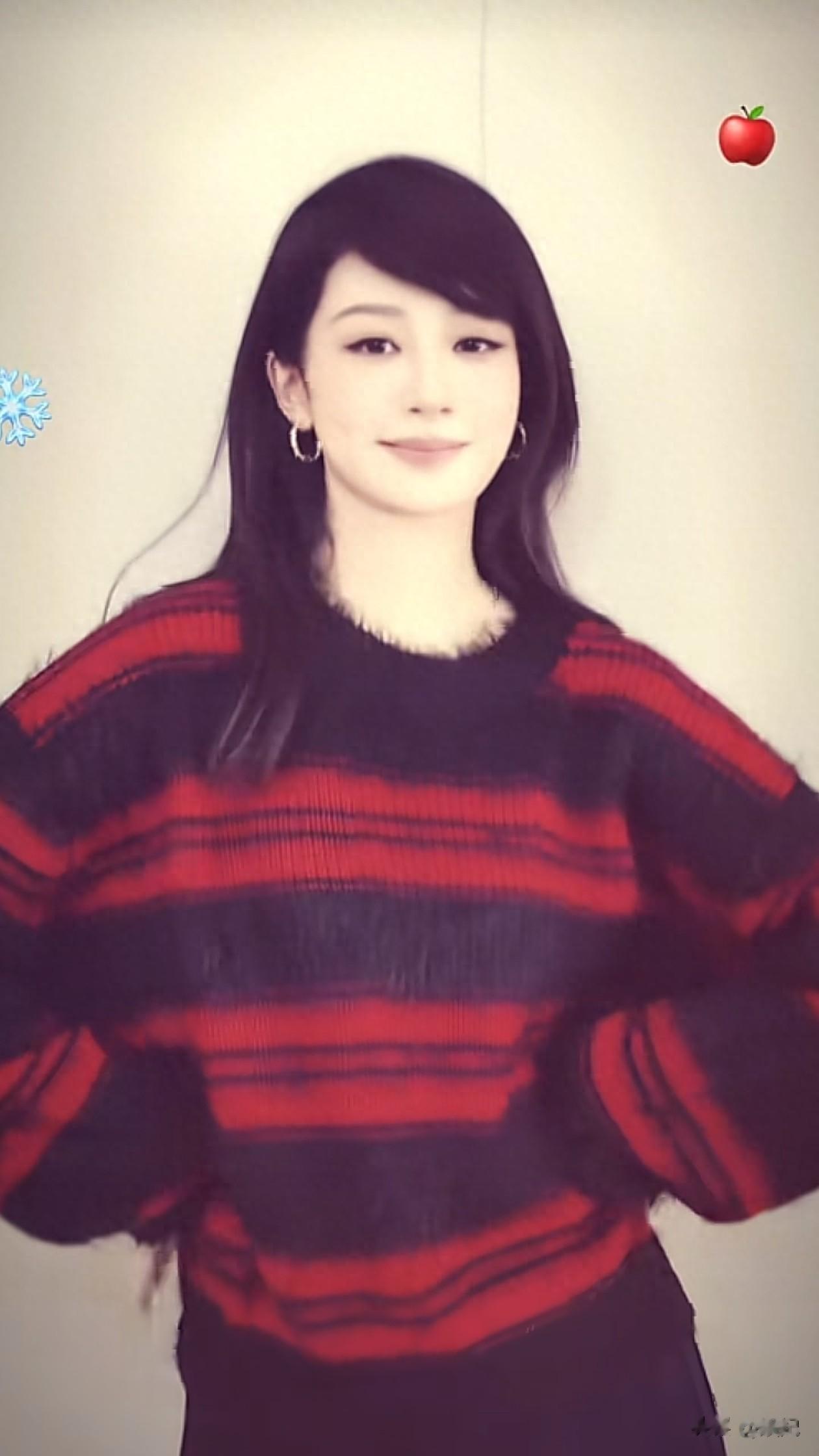 33岁杨紫跳手势舞！直发+毛衣，减龄又洋气，少女感拉满