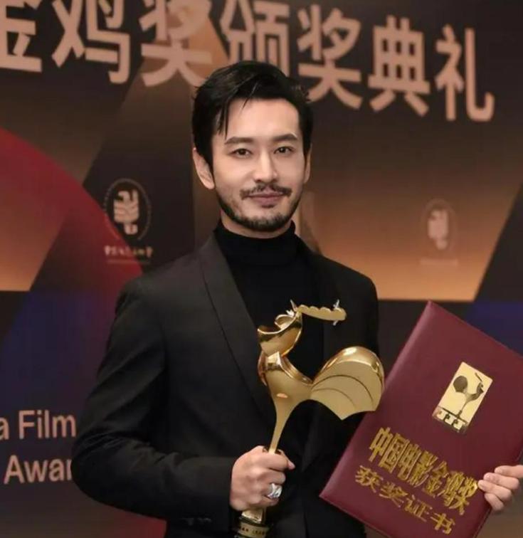 时隔三年，48岁的黄晓明再次官宣喜讯，成了杨颖高攀不起的存在