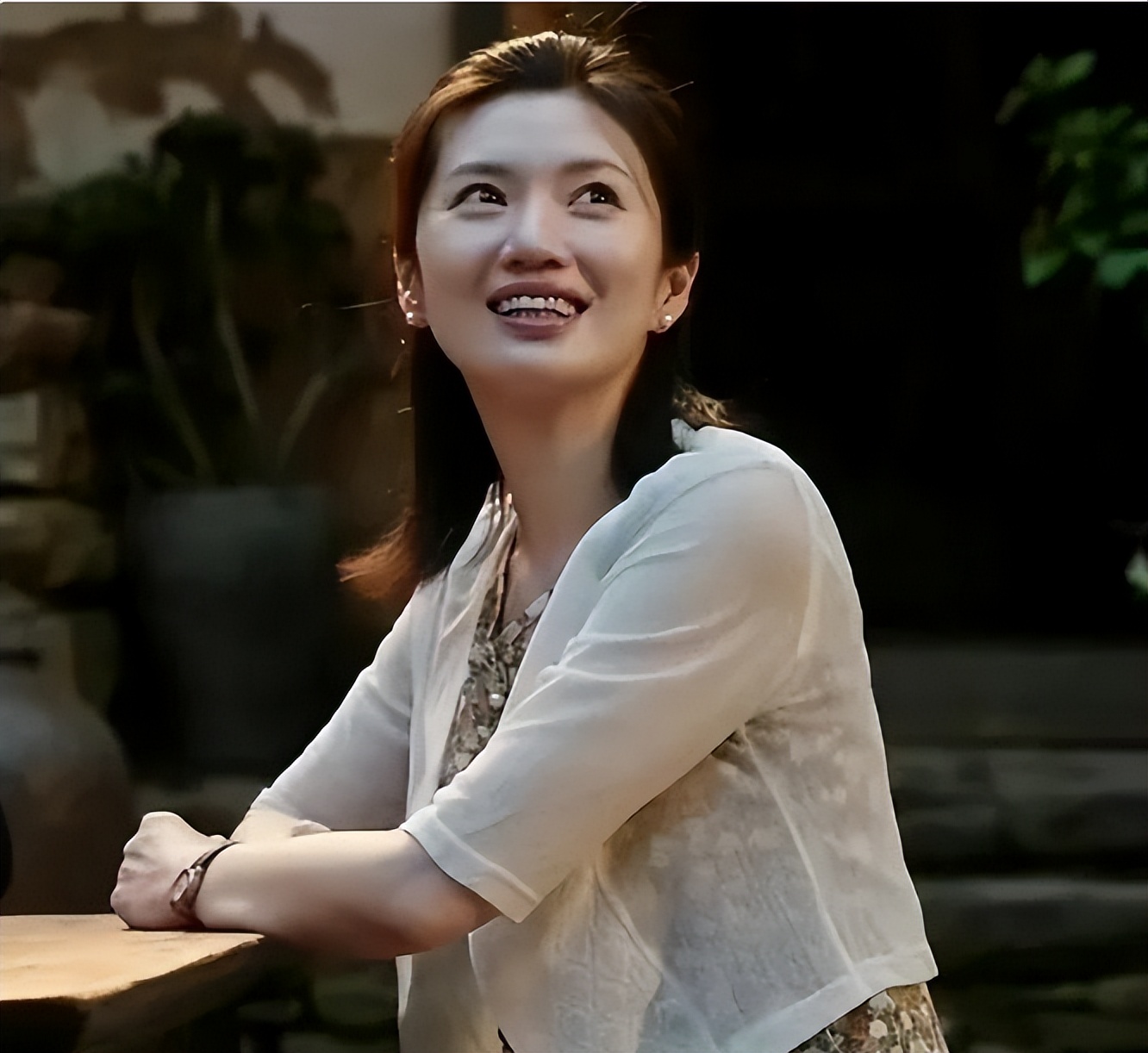 前央视主持苑冉：16岁出道，却靠演“后妈”出圈，今43岁婚姻成谜