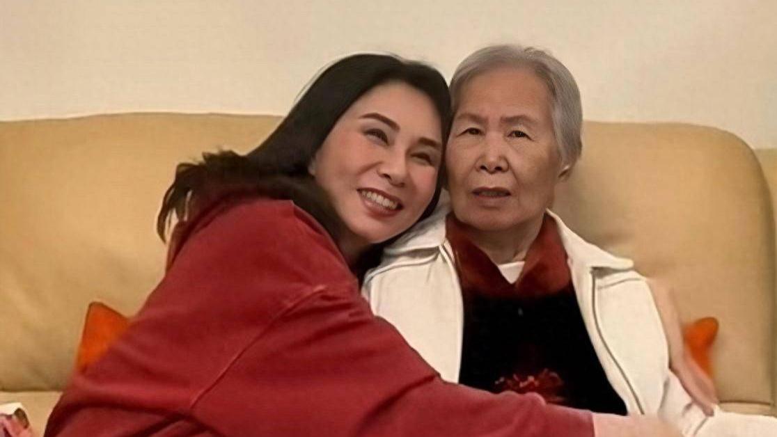 一路走好！香港知名女星宣布母亲离世