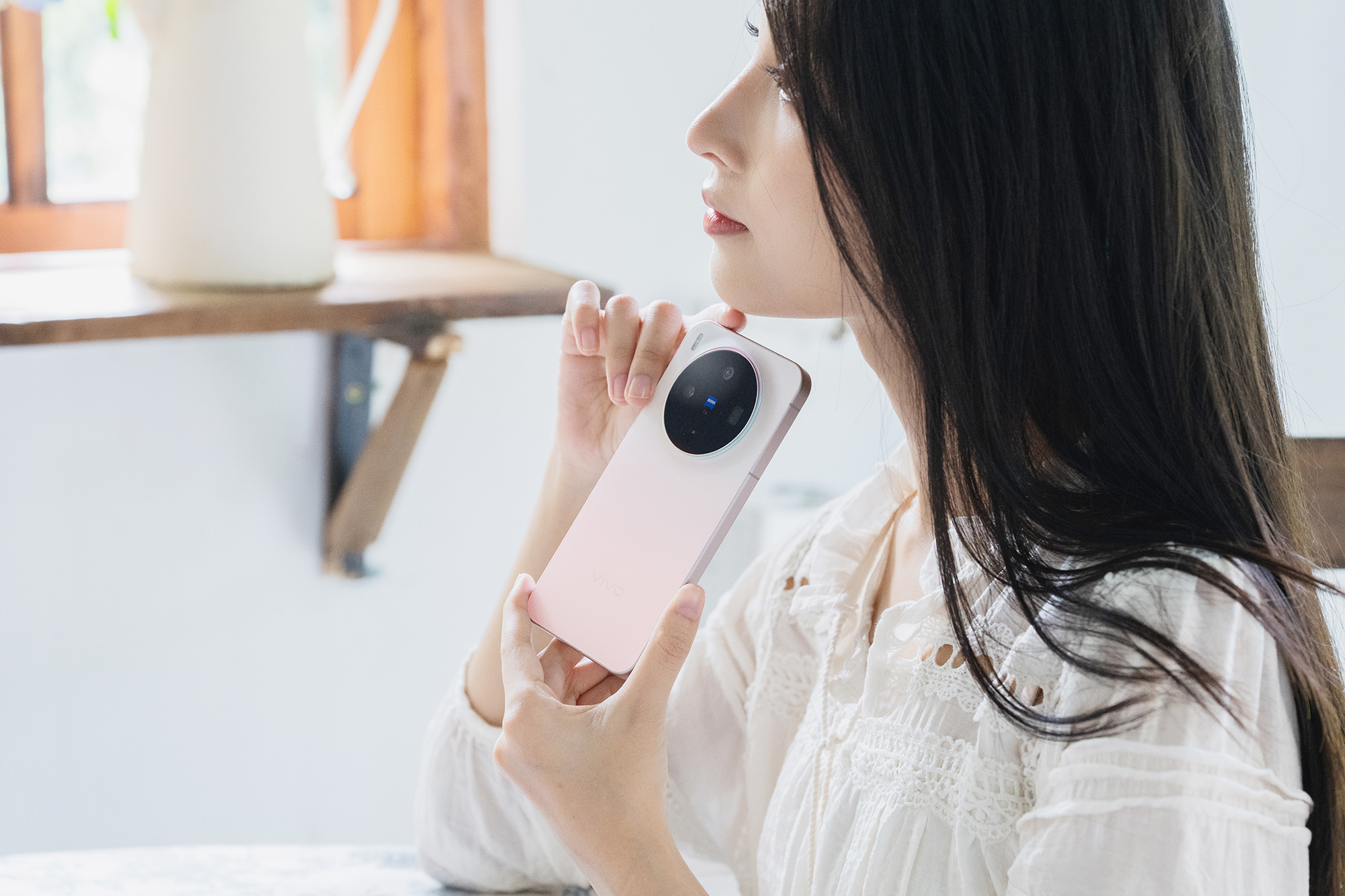 《鲜Phone画报》vivo X300幸运彩:丝绒凝光 云握柔暖