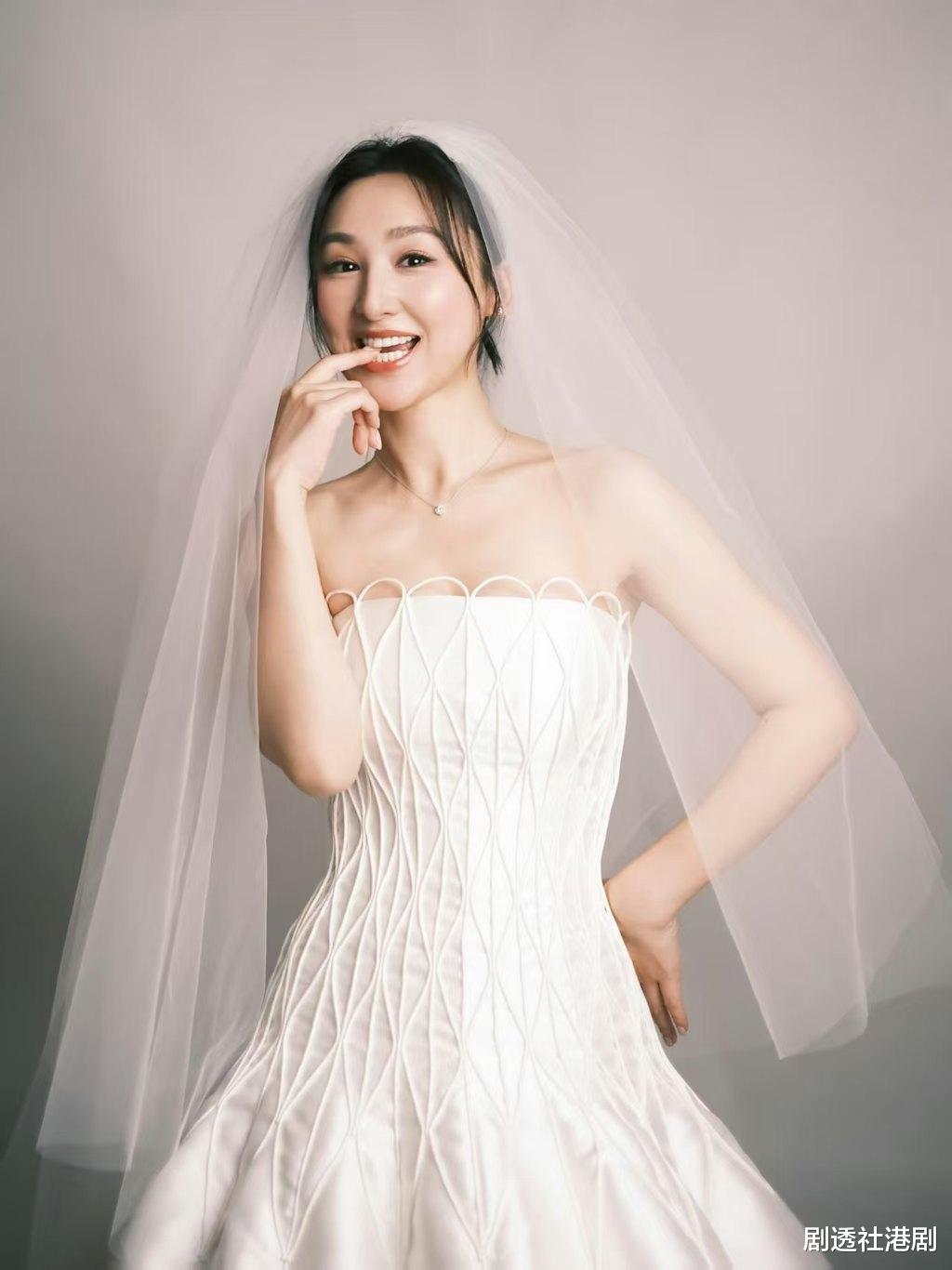 TVB女星无预警公开婚纱照！引猜测好事近，曾恋音乐才子单身达5年