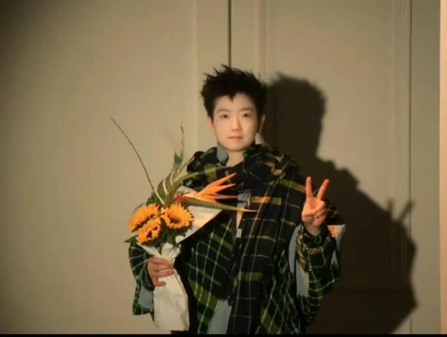 25岁孙颖莎再破天花板，商业价值追郭晶晶，她让时尚圈“沉默”了