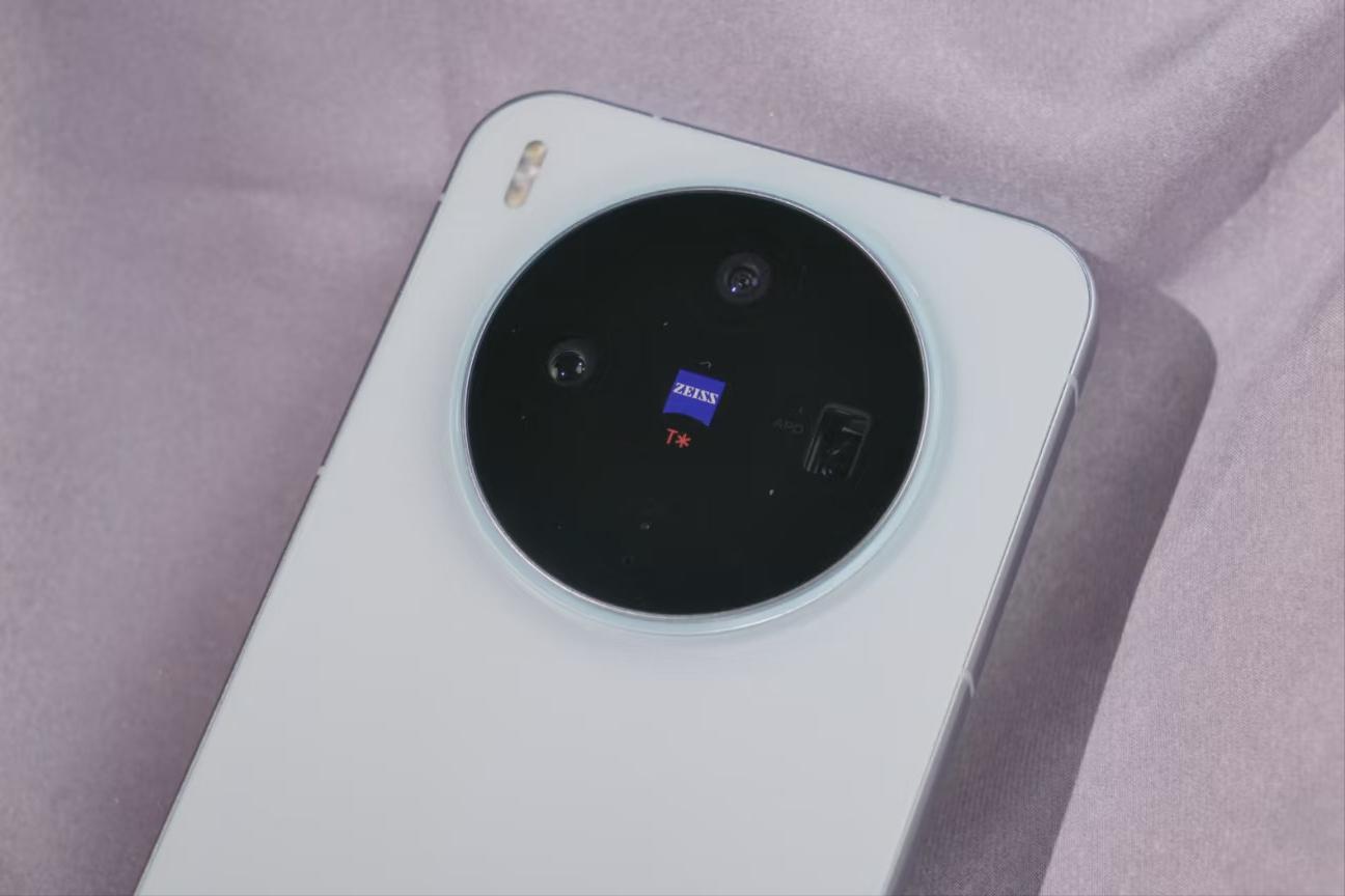 vivo新款“小鋼炮”誕生！超窄直屏+天璣9500+2億主攝+IP69防水